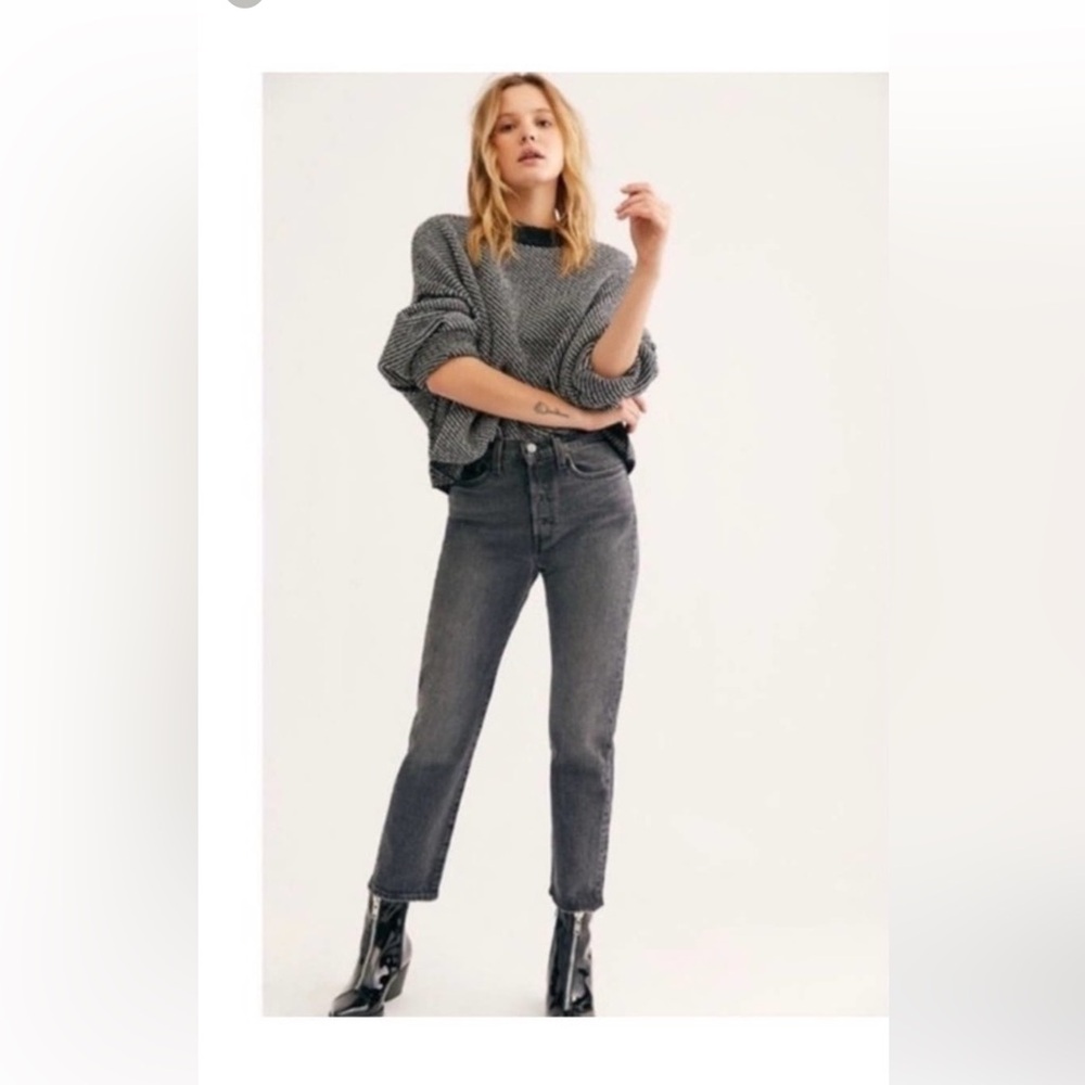 Levi’s Premium Wedgie Straight crop in Black rinse size 28